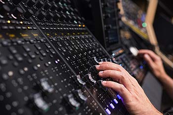 Metrica Recording Studio Ibiza, stereo binaural & 3D sound Mixing Mastering production music estudio de grabación Ibiza sonido masterización producción musical